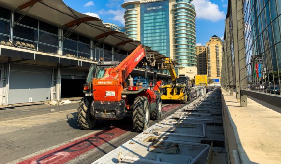 Bakıda “Formula 1” konstruksiyaları sökülür, 