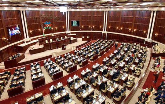 Parlament orden və medalların təsisini müzakirəyə çıxarır