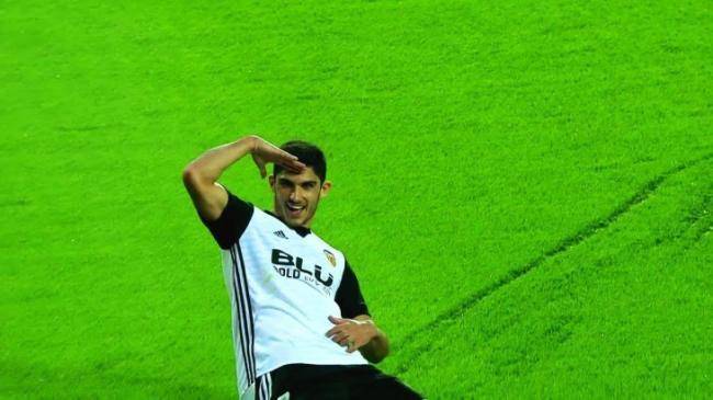 "Valensiya"lı futbolçu mövsümün ən gözəl qolunu vurdu -