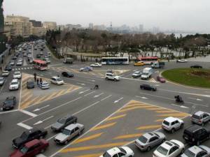 Bu gecə Bakıda bir sıra yollarda avtomobillərin hərəkət istiqaməti dəyişdiriləcək Xəbər şəkili