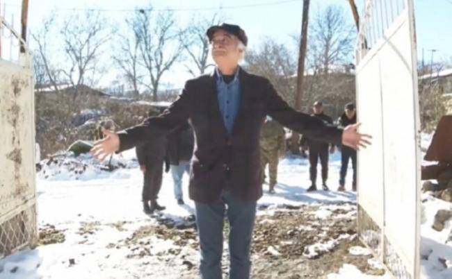 Polad Bülbüloğlu atasının Şuşadakı evinə getdi