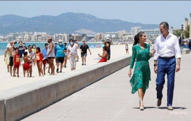 Bu &ouml;lkə vətəndaşlara pul paylayır -