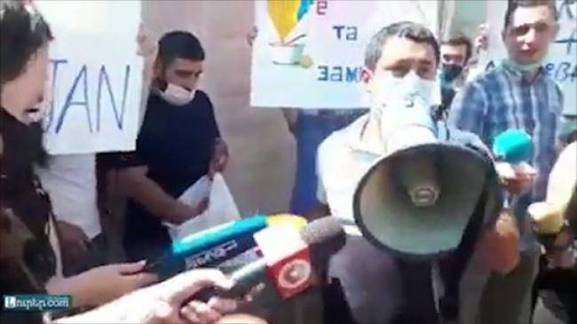 Ermənilər Yerevandakı Ukrayna səfirliyinə hücum etdilər -