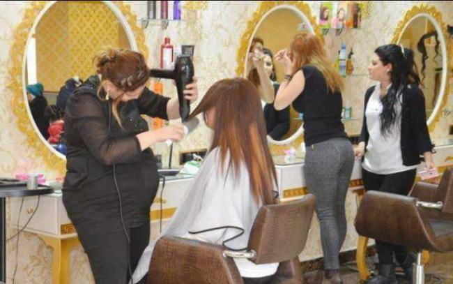 Gözəllik salonları və bərbərlərin işləməsinə icazə verildi -