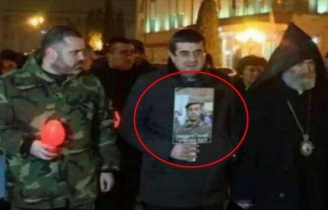 Araikin əlində tutduğu şəkil görün kimindir? -