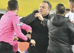 Ankaragücü Prezidenti Hakimə Yumruq Atdı Xəbər şəkili