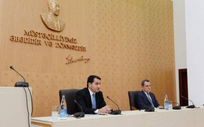 Ceyhun Bayramov və Hikmət Hacıyev brifinq keçirir -