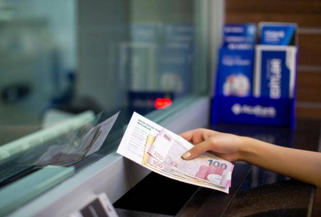 Əhali banklardakı əmanətlərini geri çəkib - NƏ BAŞ VERİR?