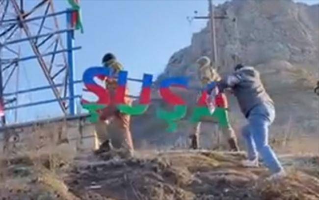 Şuşanın girişində latın hərfləri ilə ŞUŞA adı belə quraşdırıldı -