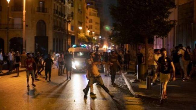 Beyrutda hökumət əleyhinə etirazlar başladı -