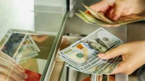 İqtisadçı: “Dollar rekord səviyyədə ucuzlaşacaq”