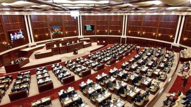 Azərbaycanda ilk dəfə deputat gəlirlərini açıqladı