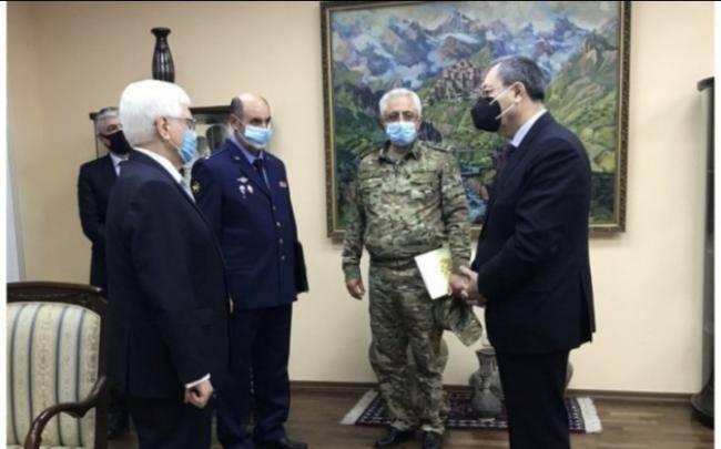 Nazir müavinləri Rusiya səfirliyində olublar