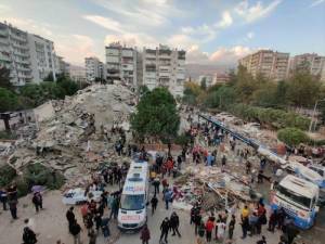İzmirdə ölənlərin sayı 83 nəfərə çatdı