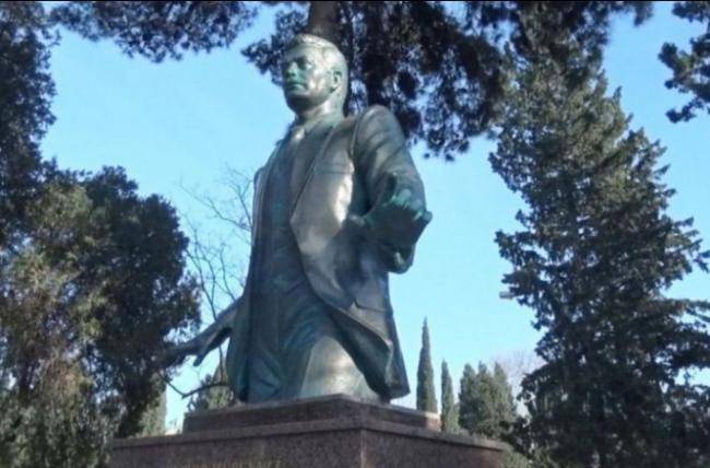 Qəmbər Hüseynlinin məzarı köçürüləcək? -