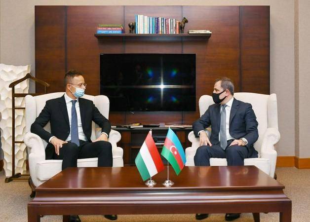 Ceyhun Bayramov macarıstanlı həmkarı ilə görüş keçirir