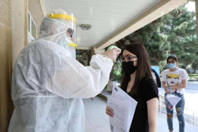 Hərarəti yüksək olan 4 şagird imtahana buraxılmadı