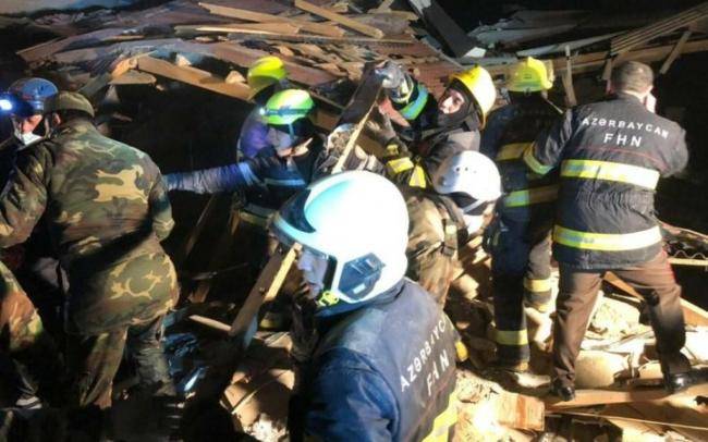 Xırdalanda partlayış: dağıntılar altından 6 nəfər çıxarıldı - VİDEO