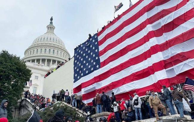 Trampın müşaviri istefa verdi