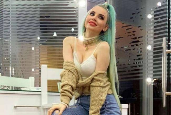 Kişiləri təhqir edən azərbaycanlı modeldən AÇIQLAMA -