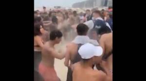Dənizdə polislərlə gənclər arasında k&uuml;tləvi dava -  Xəbər şəkili
