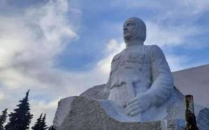 Ermənilər Xocavənddə Qaregin Njdeyə qoyduqları heykəli götürməyə Xəbər şəkili