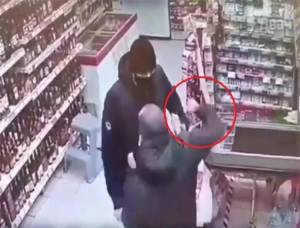 Maskadan düzgün istifadəni tələb etdiyi üçün döyüldü Xəbər şəkili