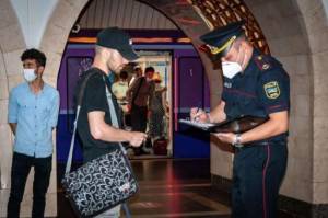 Metroda maska taxmayan sərnişinlər cərimələndi Xəbər şəkili