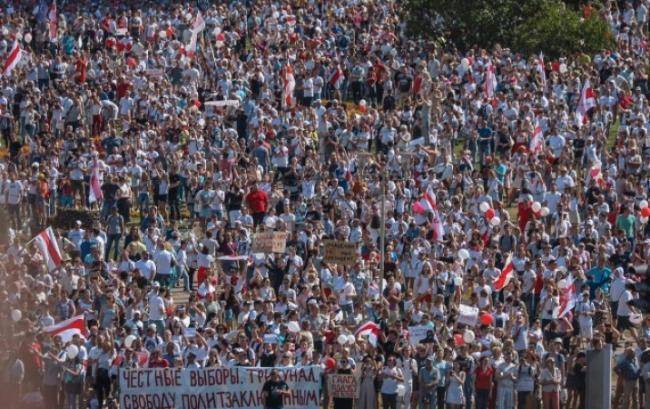 Lukaşenkoya dəstək mitinqindən