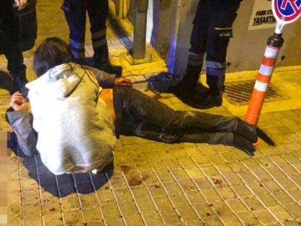Anasını yad kişiylə yataqda tutan məktəbli dəhşət saçdı -