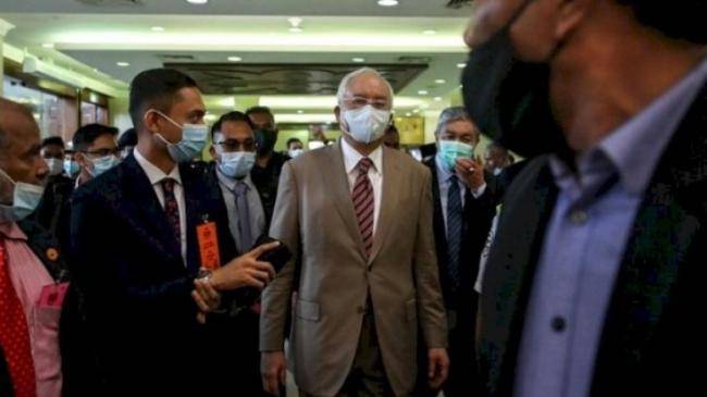 Keçmiş Baş nazirə 52 il həbs cəzası verildi