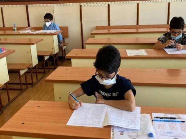 Neçənci sinif şagirdlərinə maska taxmaq məcburi olacaq? -