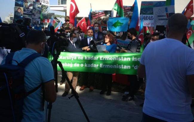 Ankarada Fransa səfirliyinin qarşısında aksiya keçirildi -