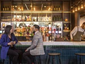 Bar və restoranların gecə fəaliyyətinə İCAZƏ VERİLDİ Xəbər şəkili