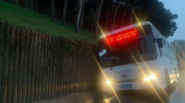 Bakıda sərnişin avtobusu qəza t&ouml;rədib - 