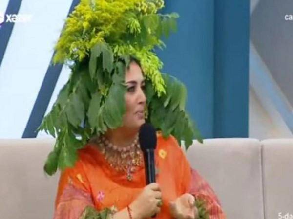 Elza Seyidcahan canlı efirə qeyri-adi imicdə &ccedil;ıxdı - 