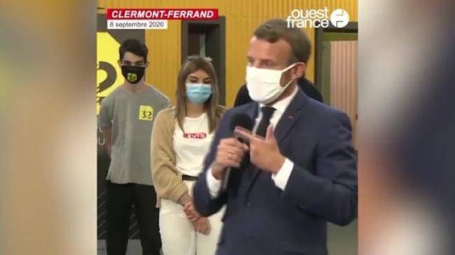 Makronun davamlı öskürməyi ətrafdakıları şübhəyə saldı -