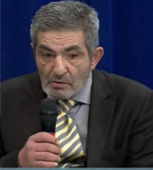 Şok: Xalq artistinin oğlu KÜÇƏDƏ YAŞAYIR -