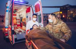 Üç ağır yaralı qazimiz Türkiyəyə müalicəyə göndərildi - Xəbər şəkili