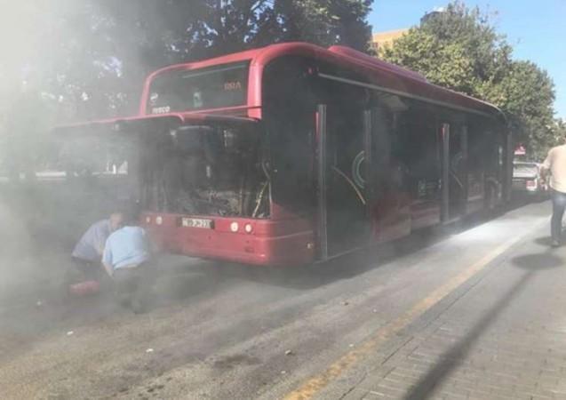 SON DƏQİQƏ! Bakıda sərnişin avtobusu yandı -