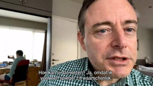 Mer yarıçılpaq vəziyyətdə müsahibə verdi-