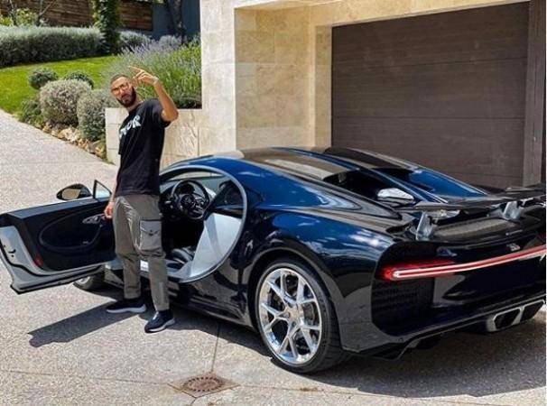 2.5 milyonluq maşını ilə öyündü