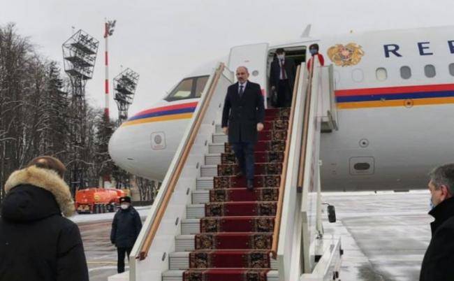 Moskvaya çatan Paşinyan şok mənzərə ilə qarşılaşdı: