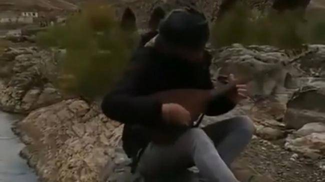 Xudafərin k&ouml;rp&uuml;s&uuml;ndə &ldquo;&Ccedil;ırpınırdı Qara dəniz&rdquo; ifası -