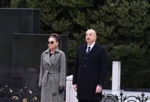 Prezident və birinci xanım Heydər Əliyevin məzarını ziyarət etdi -