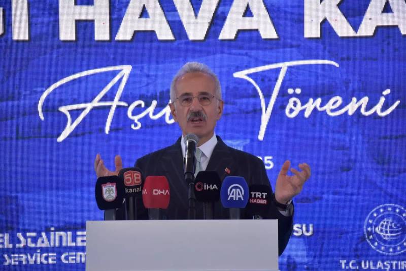 Nazir Uraloğlu: Türkiyə Aviasiyada Dünyanın Parlayan Ulduzudur - Divriği Hava Kampusu Açıldı