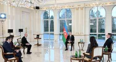 Preziden yerli televiziya kanallarına müsahibə verdi - FOTO