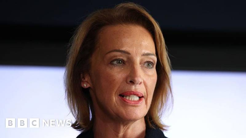 Nigel Farage Reform Partiyasının Deputatını Müdafiə Edir: Şərhlər "Çirkin", lakin İrqçi Niyyət Yoxdur