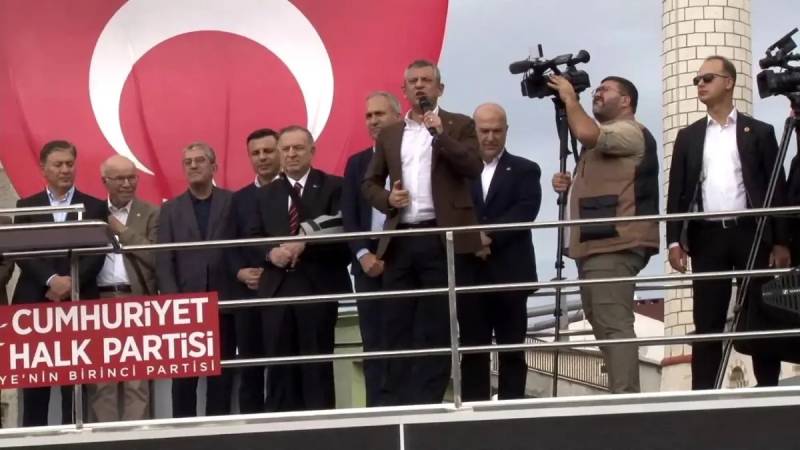 CHP sədri Özgür Özəl: İmamoğluya qarşı casusluq ittihamı bütün uğursuzluqların nəticəsidir Xəbər şəkili