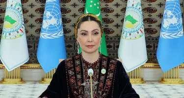 Berdiməhəmmədovun qızı Bakı Kitab Mərkəzində olub